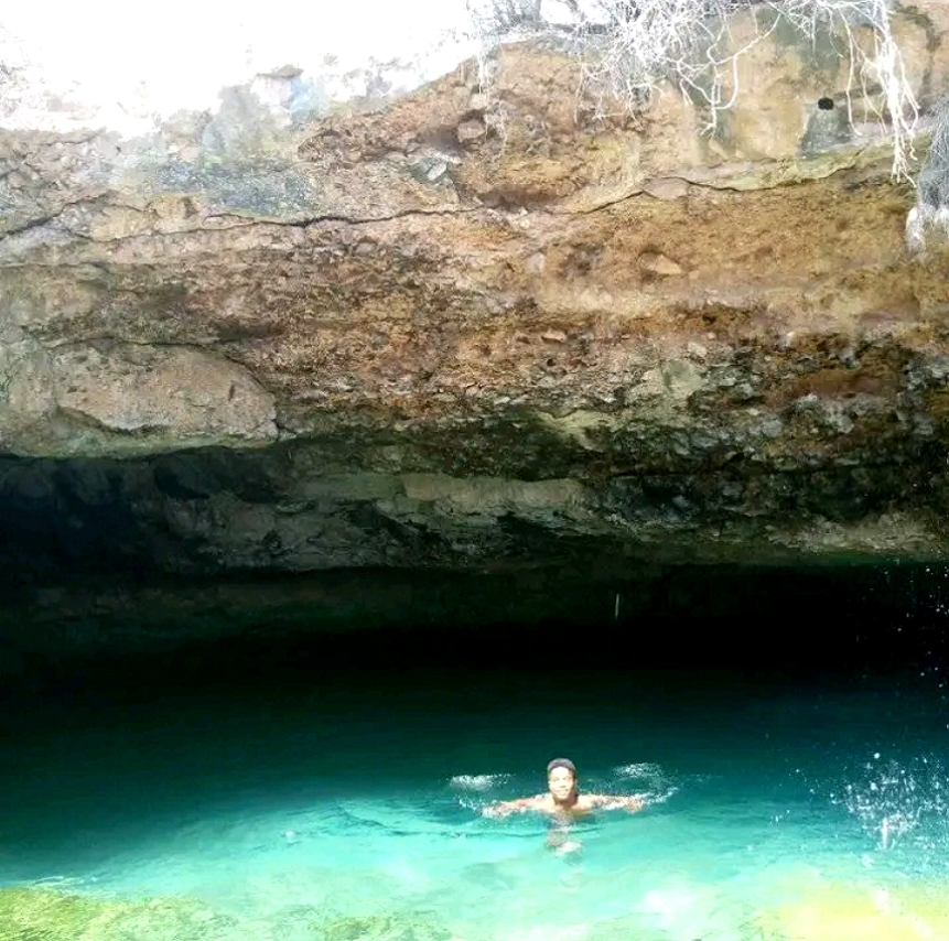 12-Day Adventure And Exploration At The Scenic Madagascar, the avenue of baobabs, RN7, Isalo National park and Ifaty beach (CUSTOMIZABLE)