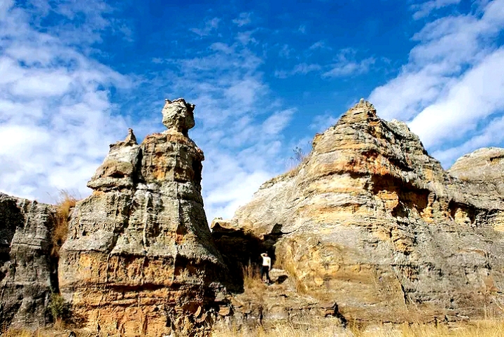 12-Day Adventure And Exploration At The Scenic Madagascar, the avenue of baobabs, RN7, Isalo National park and Ifaty beach (CUSTOMIZABLE)