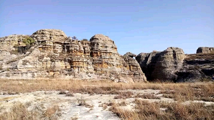 12-Day Adventure And Exploration At The Scenic Madagascar, the avenue of baobabs, RN7, Isalo National park and Ifaty beach (CUSTOMIZABLE)